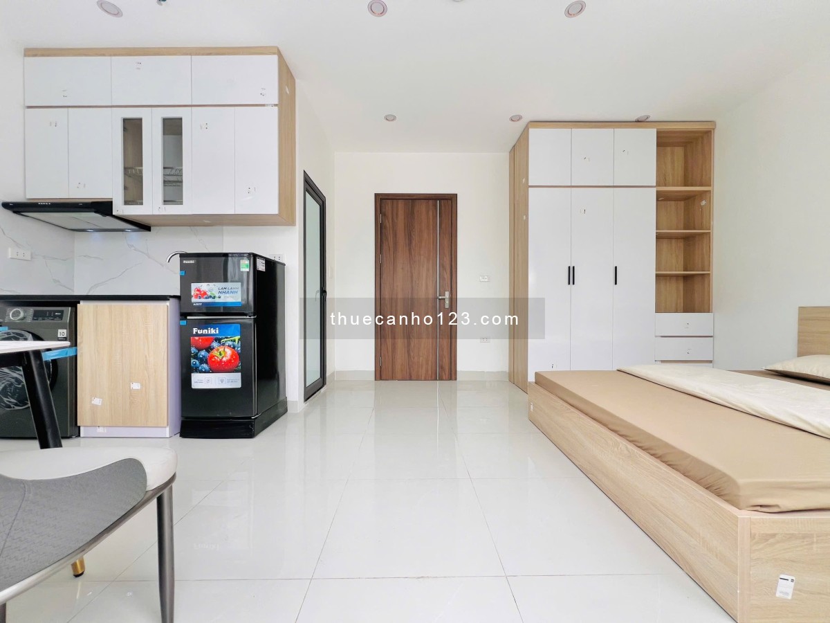 Nhà mới, phòng rộng – thoáng, có ban công, nội thất đầy đủ, mới tinh