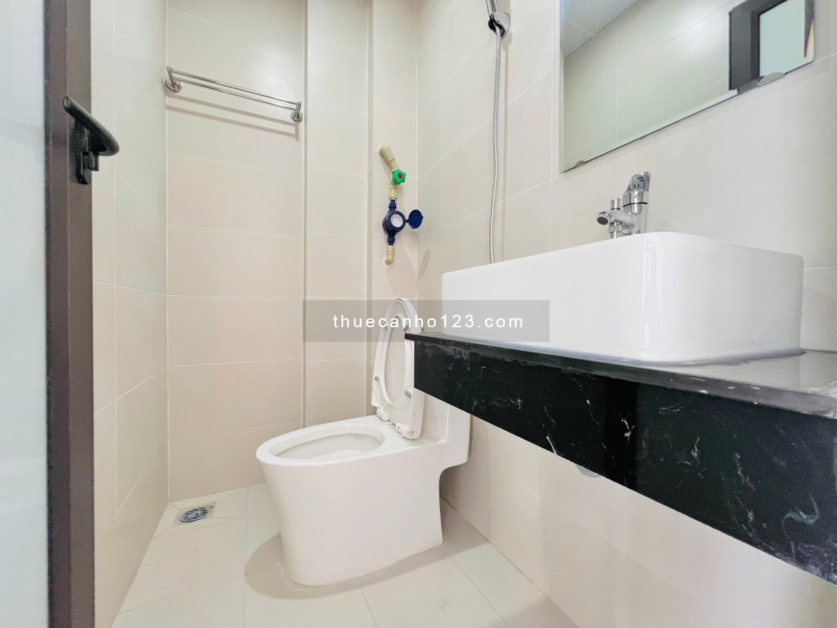 Nhà mới, phòng rộng – thoáng, có ban công, nội thất đầy đủ, mới tinh