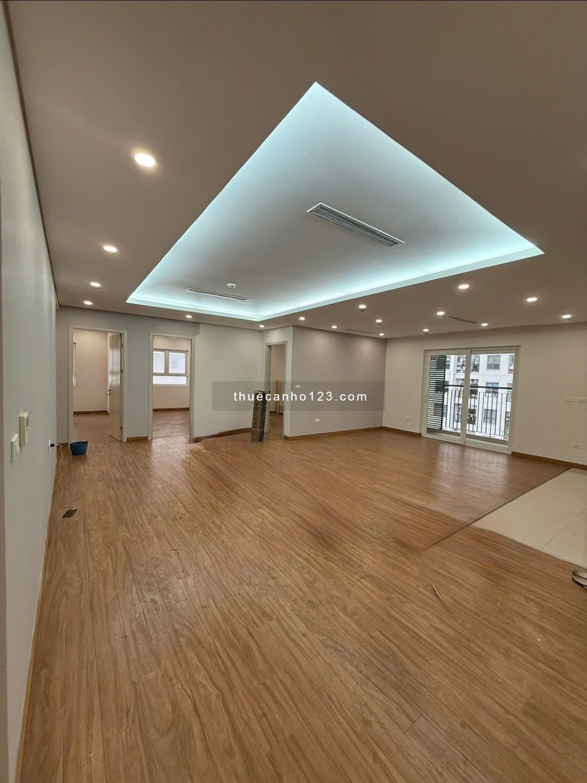 Cho thuê căn hộ 3 ngủ, tầng trung nhà mới đẹp tại CC Time Tower Lê Văn Lương