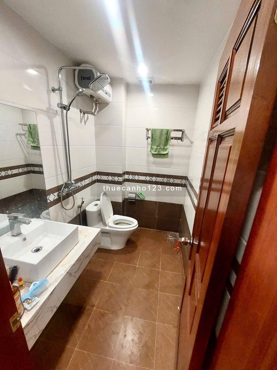 Cho thuê căn hộ khép kín, đầy đủ nội thất, an ninh ngay tại Hoàng Đạo Thành vào ở luôn