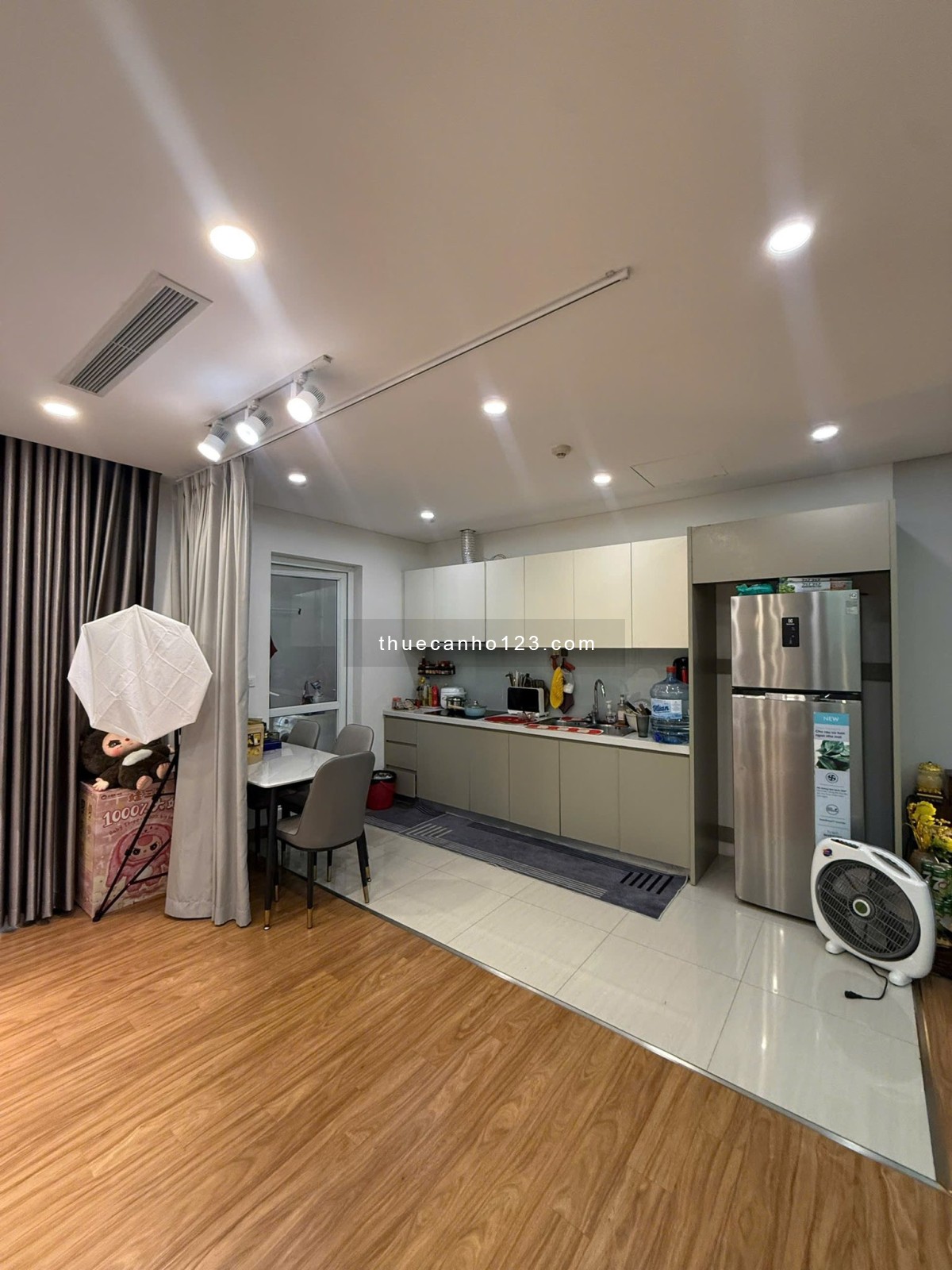 Cho thuê căn hộ 3 ngủ, tầng trung nhà mới đẹp tại CC Time Tower Lê Văn Lương