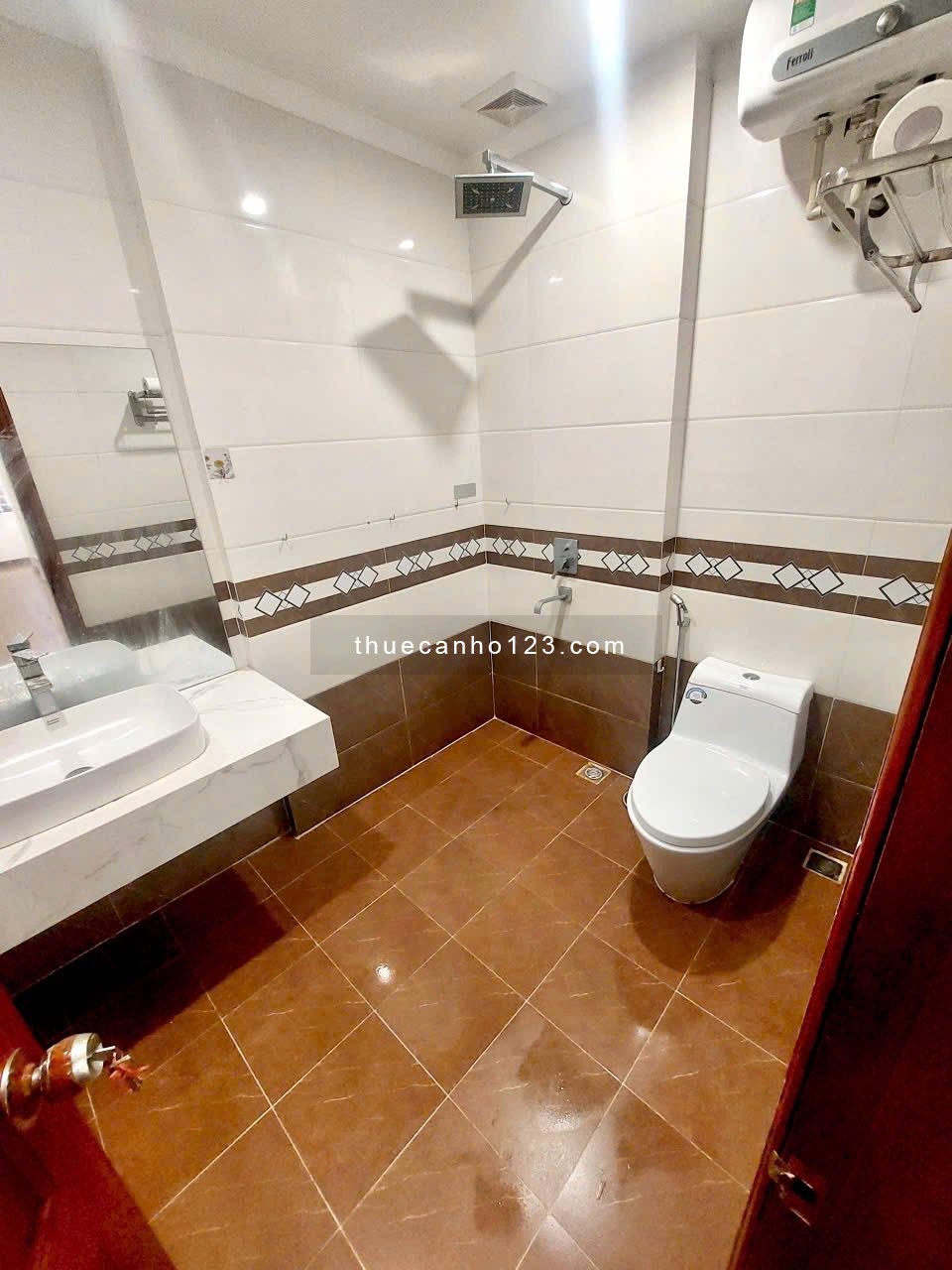 Cho thuê căn hộ khép kín, đầy đủ nội thất, an ninh ngay tại Hoàng Đạo Thành vào ở luôn