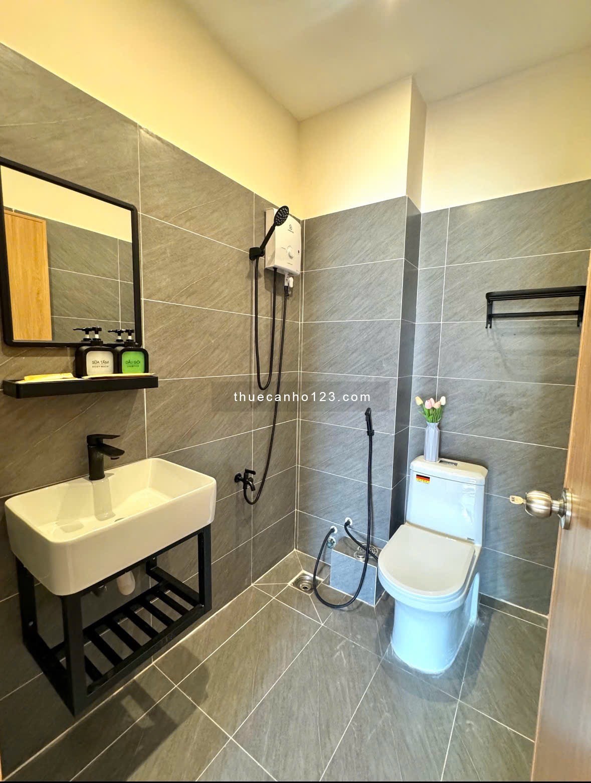 Cho thuê căn hộ 1PN ban công – Trường Sơn, P.4, Tân Bình – Ngay sân bay Tân Sơn Nhất