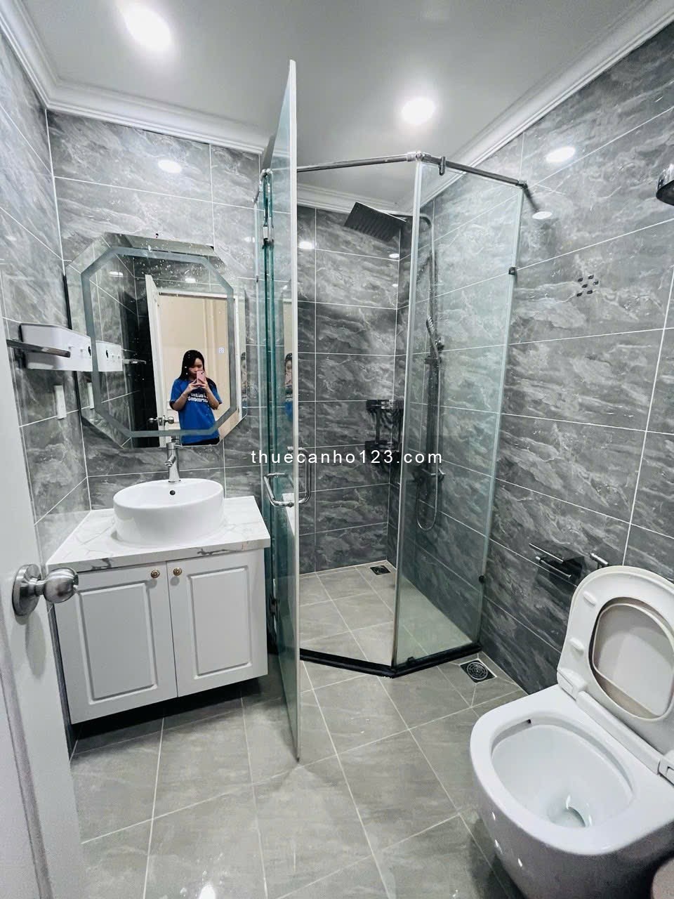 Cho thuê căn 79m2 2pn 2wc full nội thất cao cấp y hình ngay cầu nguyễn tri phương qua quận 5 chỉ 3p