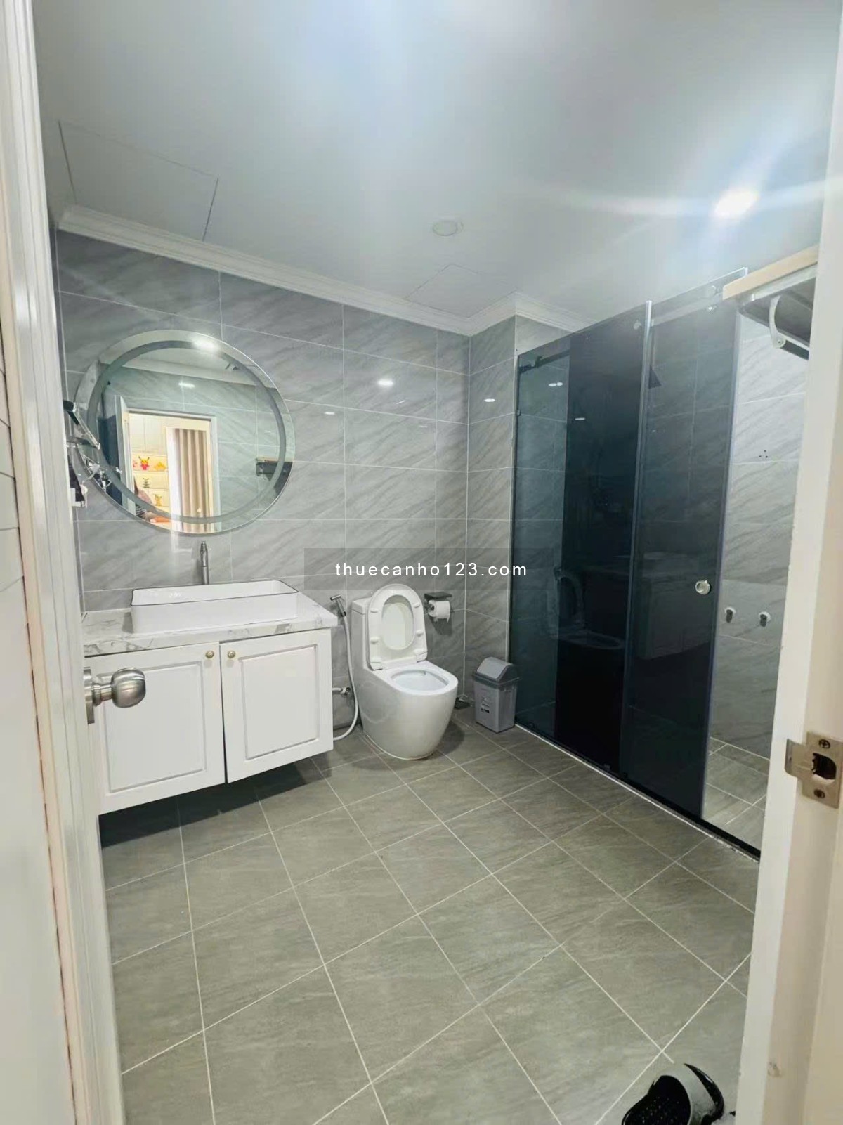 Cho thuê căn 79m2 2pn 2wc full nội thất cao cấp y hình ngay cầu nguyễn tri phương qua quận 5 chỉ 3p