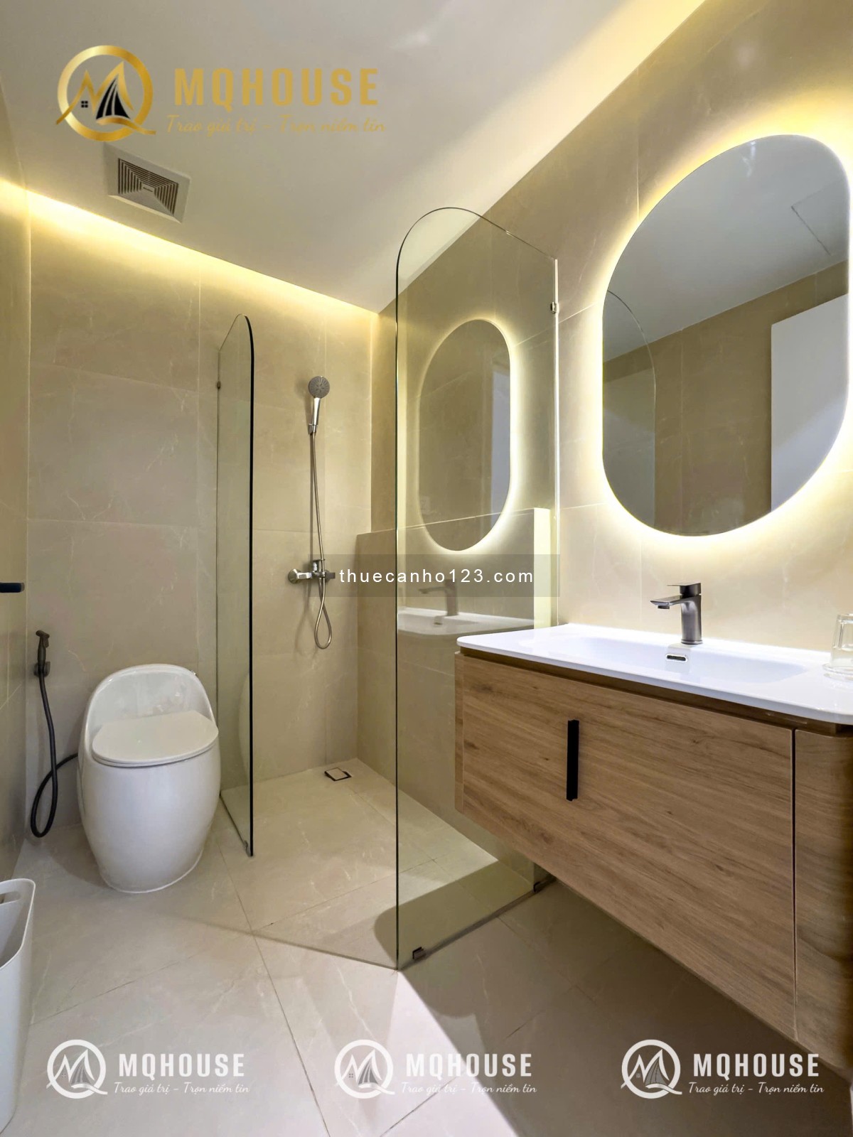 Căn hộ mới 100% – Ban công – Tông ấm – Quận 4