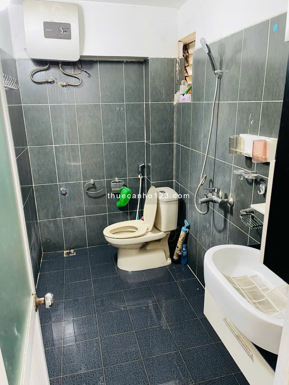 Căn hộ tập thể tại ngõ 51 Cảm Hội cho thuê  70m², 2 phòng ngủ – 1 WC