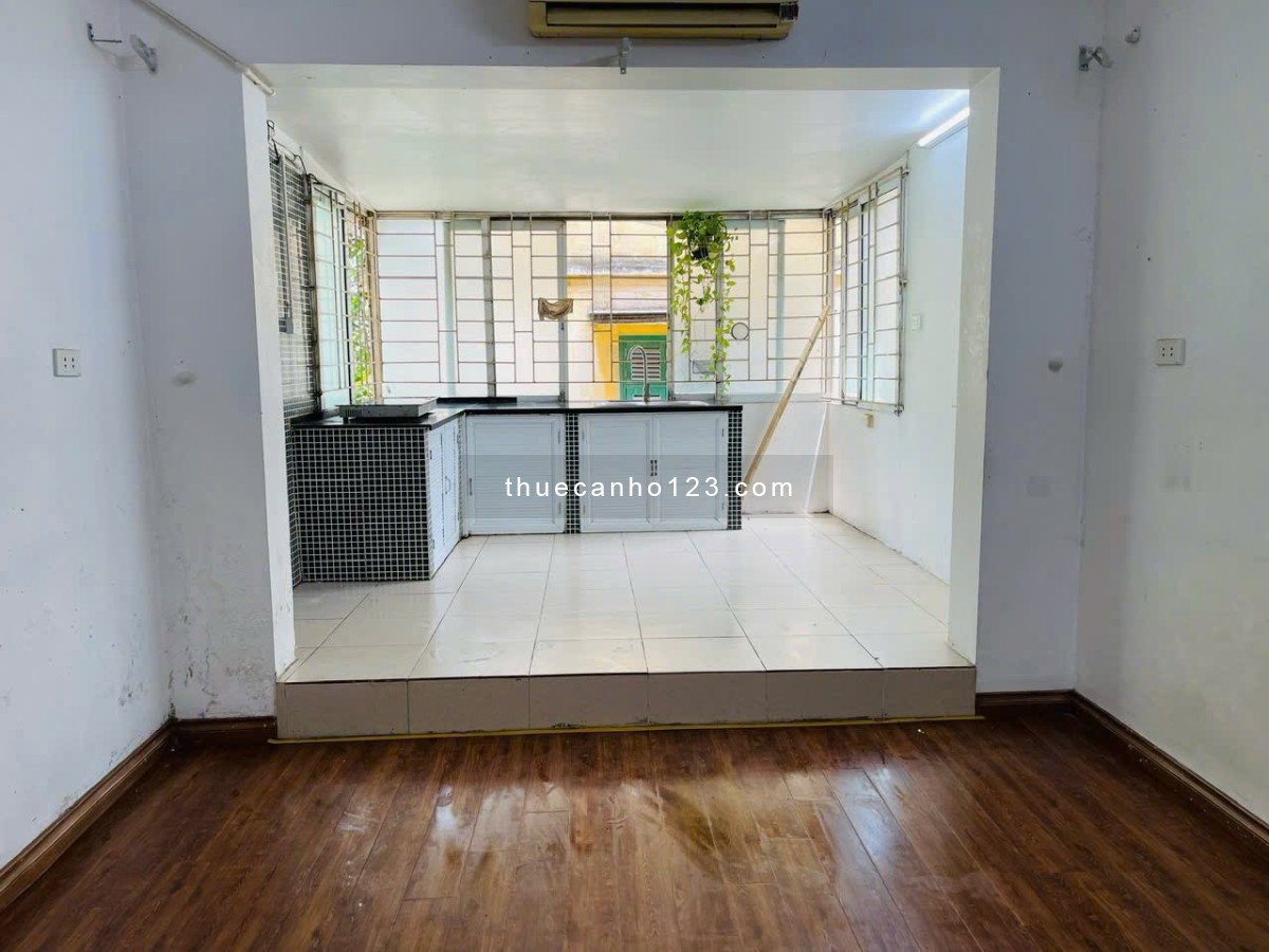 Căn hộ tập thể tại ngõ 51 Cảm Hội cho thuê  70m², 2 phòng ngủ – 1 WC