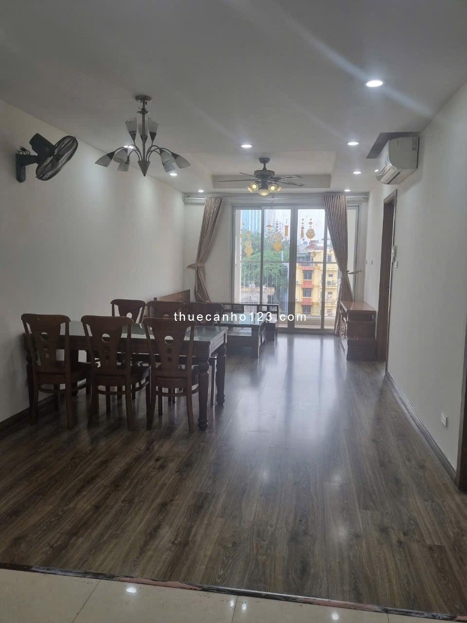 Cho thuê căn 3 ngủ 95m2 full đồ tại chung cư Trương Định Complex