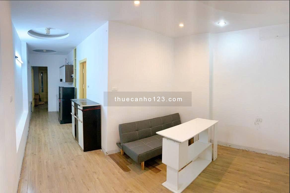 Cho thuê phòng 2N1K – Mặt phố Trung Liệt, quận Đống Đa