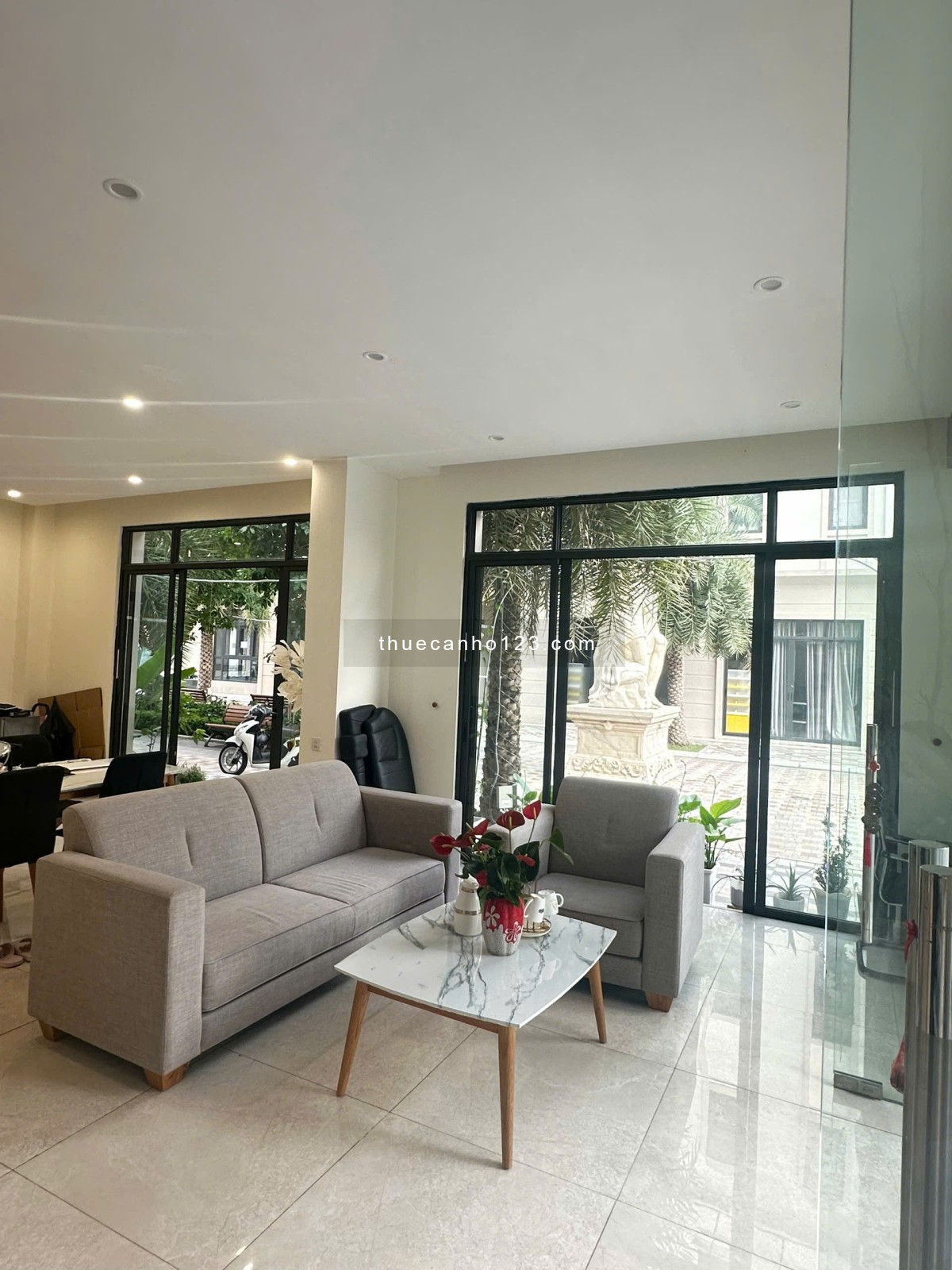 Chính chủ Cho thuê shop kinh doanh, mặt bằng văn phòng Vin2 Ocean Park 2 chỉ 4tr/th bp