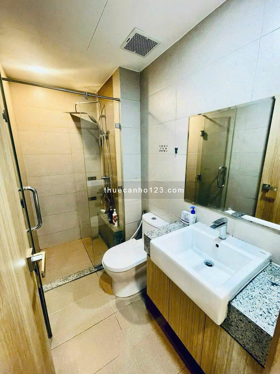 Căn Góc, chung cư Oriental, Âu Cơ, TP: 3p ngủ, 117m2, đầy đủ NT, 15tr5/th.