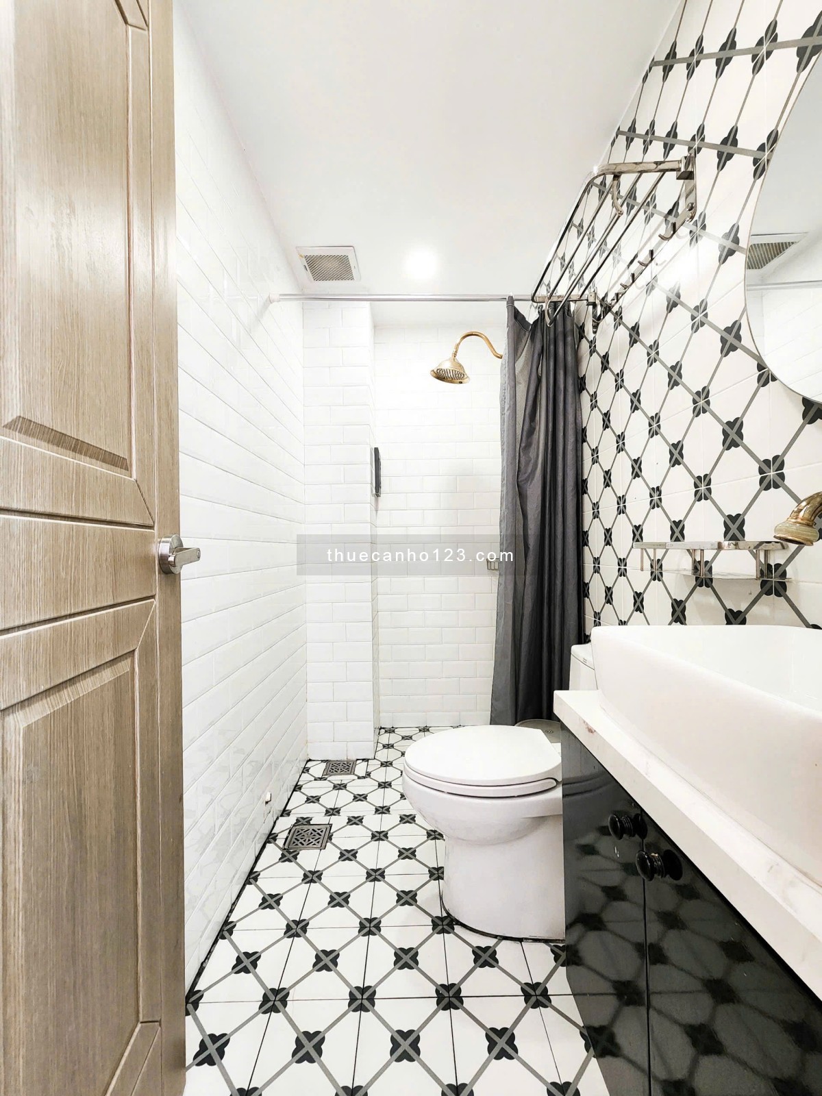 Cho thuê Studio cửa sổ trời Q1, ngay phố tây Bùi Viện, giáp Trần Hưng Đạo, cầu Ông Lãnh, Pullman