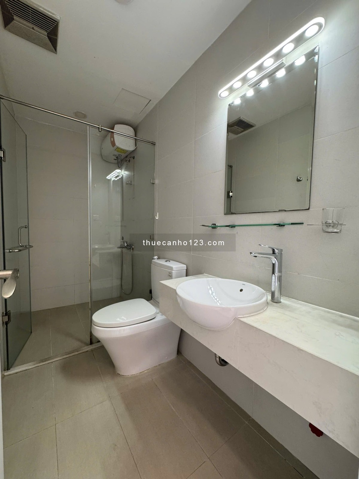 Căn hộ cao cấp 2p ngủ chung cư Bàu Cát giá 12tr/th