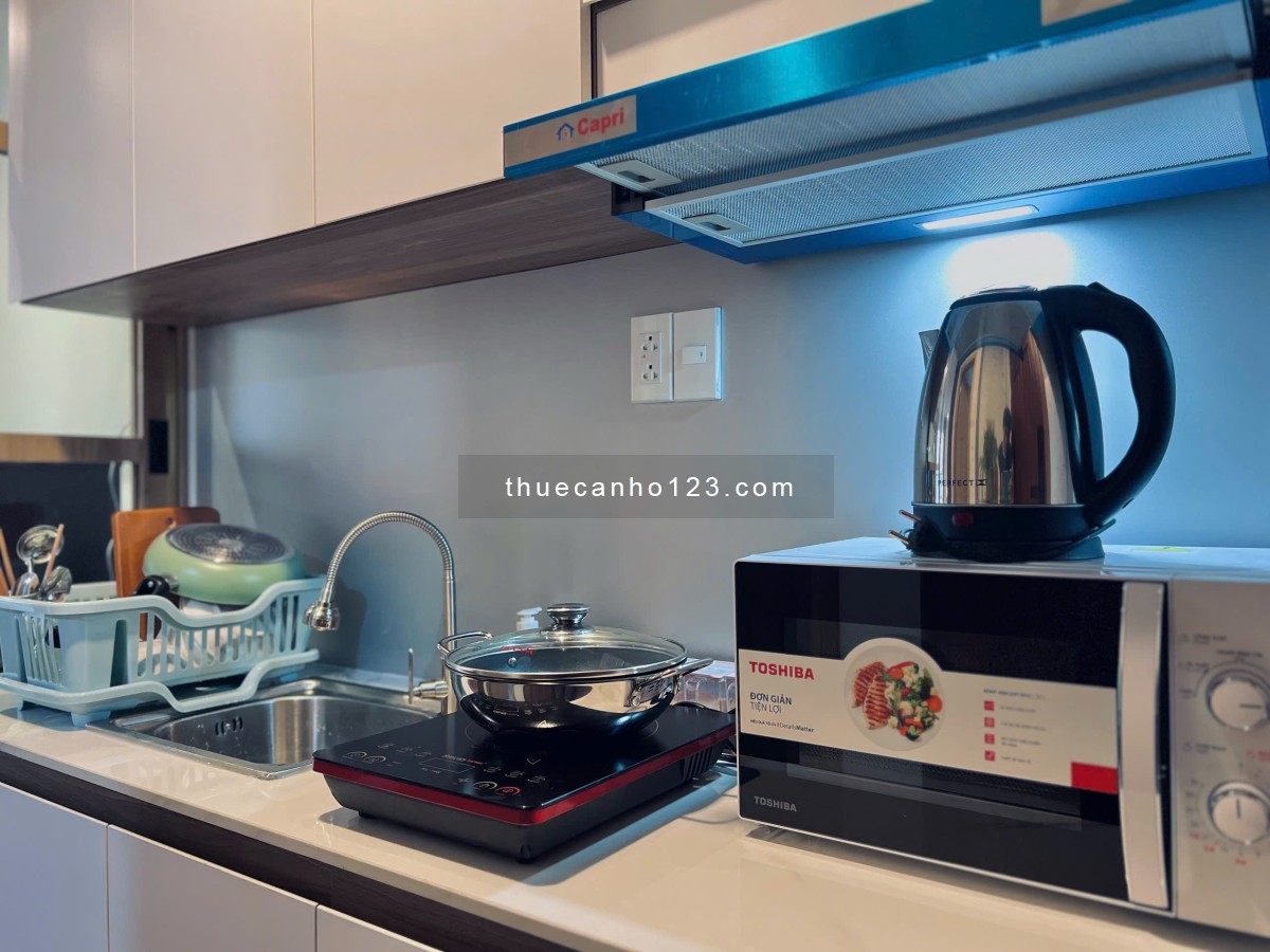 Balcony 1PN Máy Giặt Riêng Thang Máy Đầy Đủ Nội Thất Ở Mặt Tiền Đường Trung Tâm Quận 1