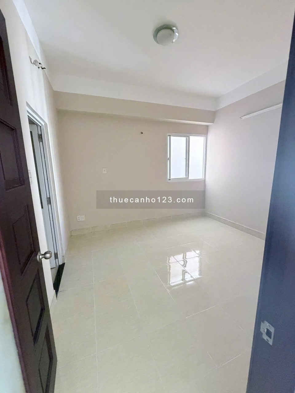 Cho thuê  căn 3p ngủ 2wc sẵn NTCB ở C/c Bàu Cát chỉ 12tr/th