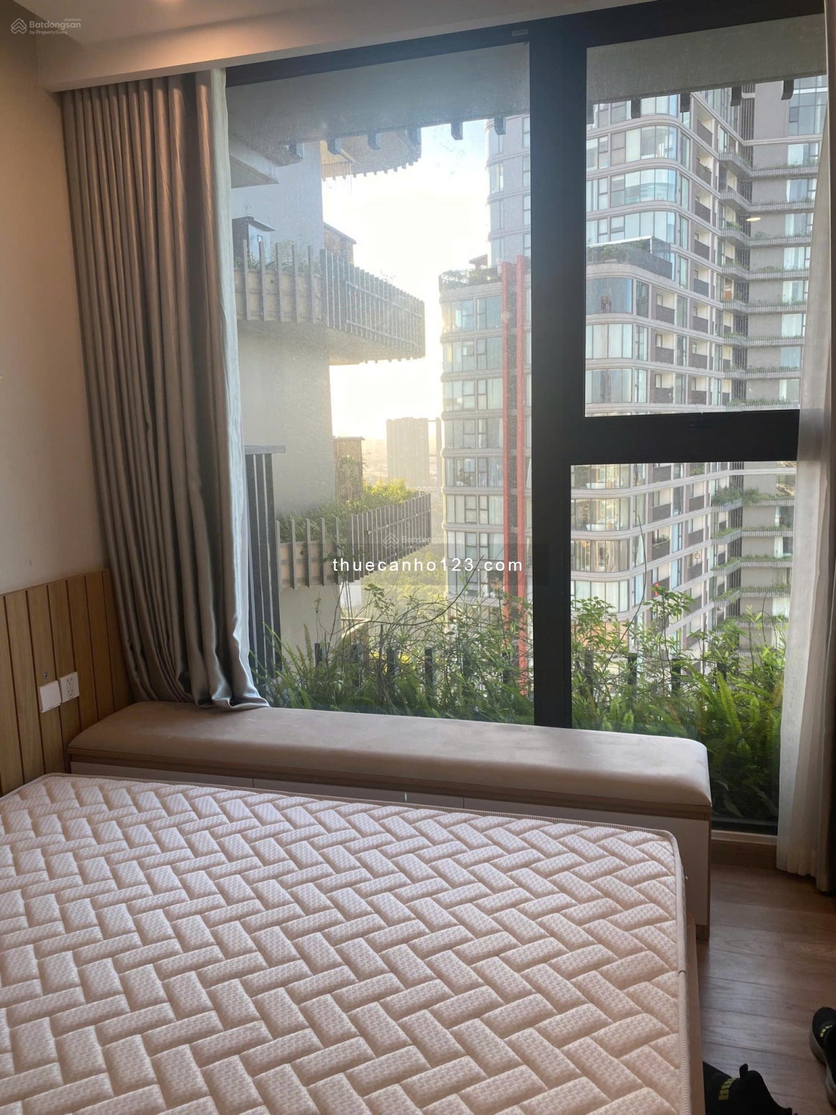 Cho thuê căn hộ 2PN 2WC Swan Lake Onsen Residences, Hưng Yên