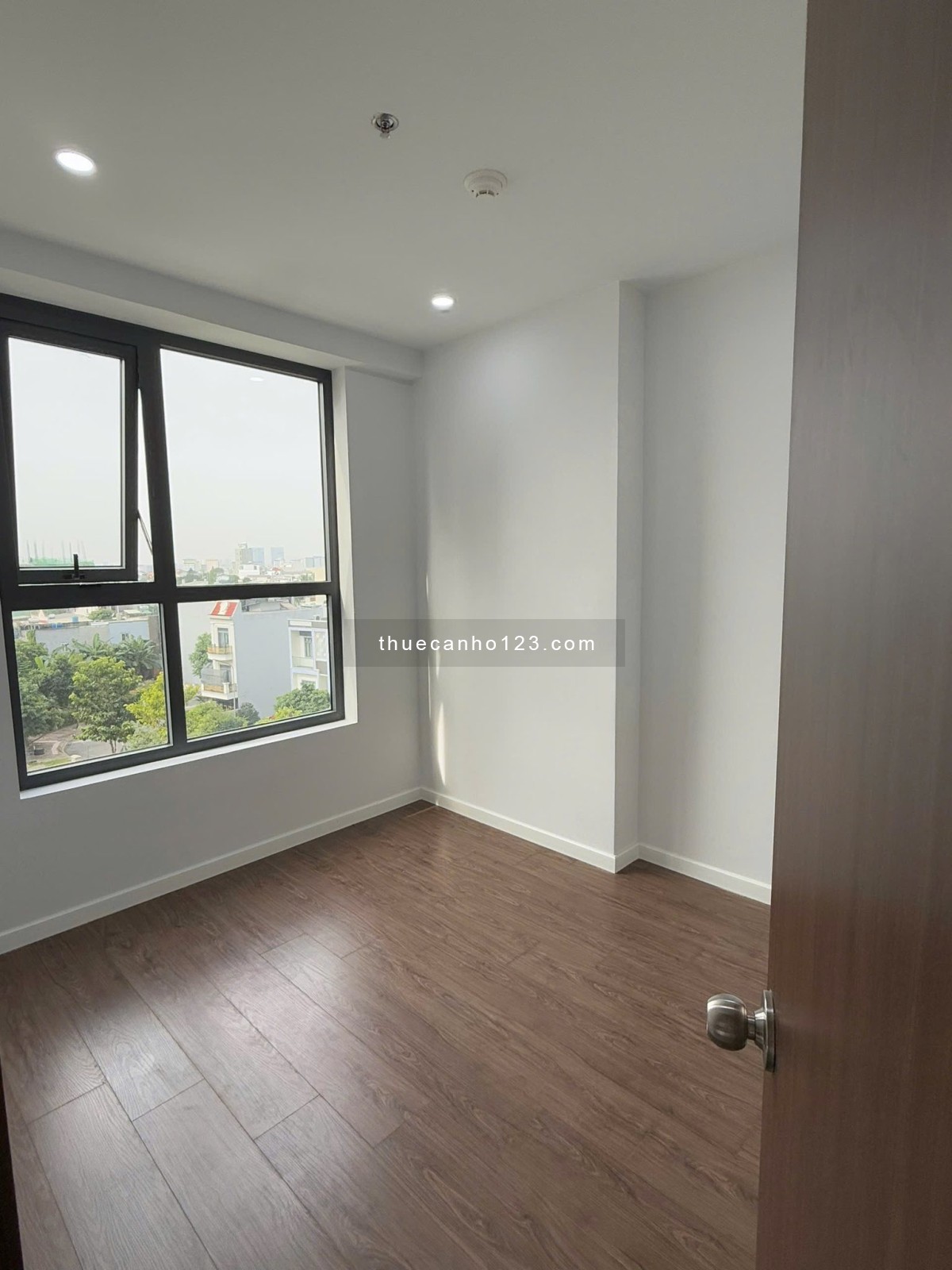 Căn góc Bcons Plaza 2PN 2WC chỉ 6 triệu