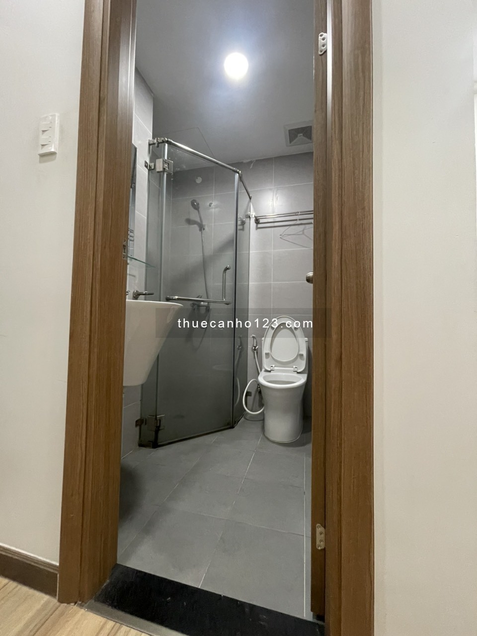 Cho thuê căn 2PN 2WC – Bcons Plaza