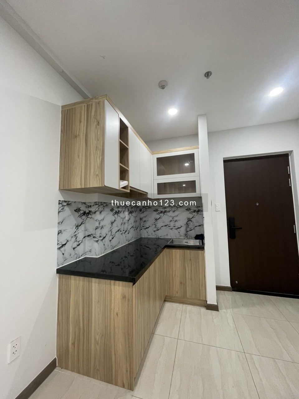 Cho thuê căn 2PN 2WC – Bcons Plaza