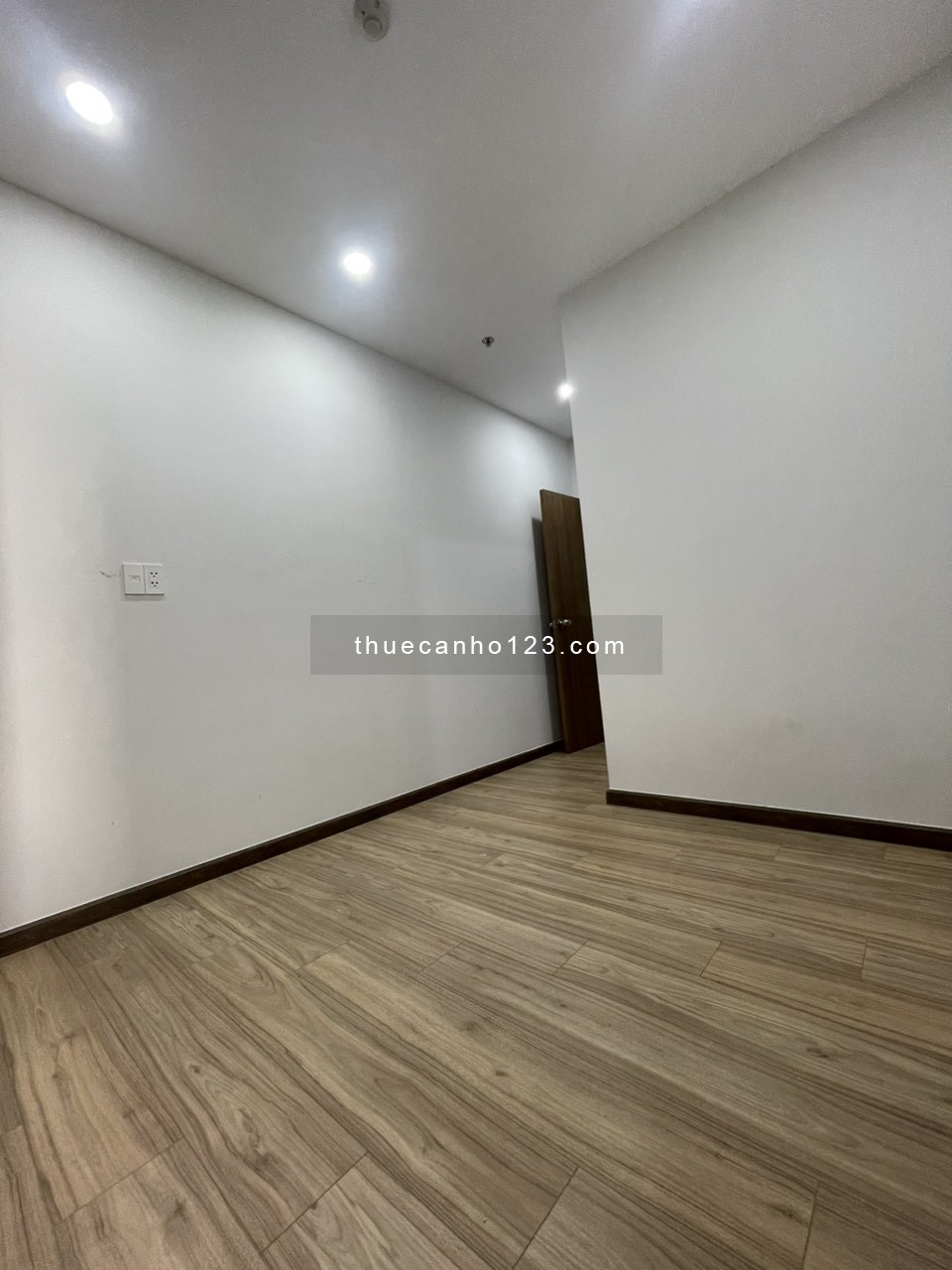 Cho thuê căn 2PN 2WC – Bcons Plaza