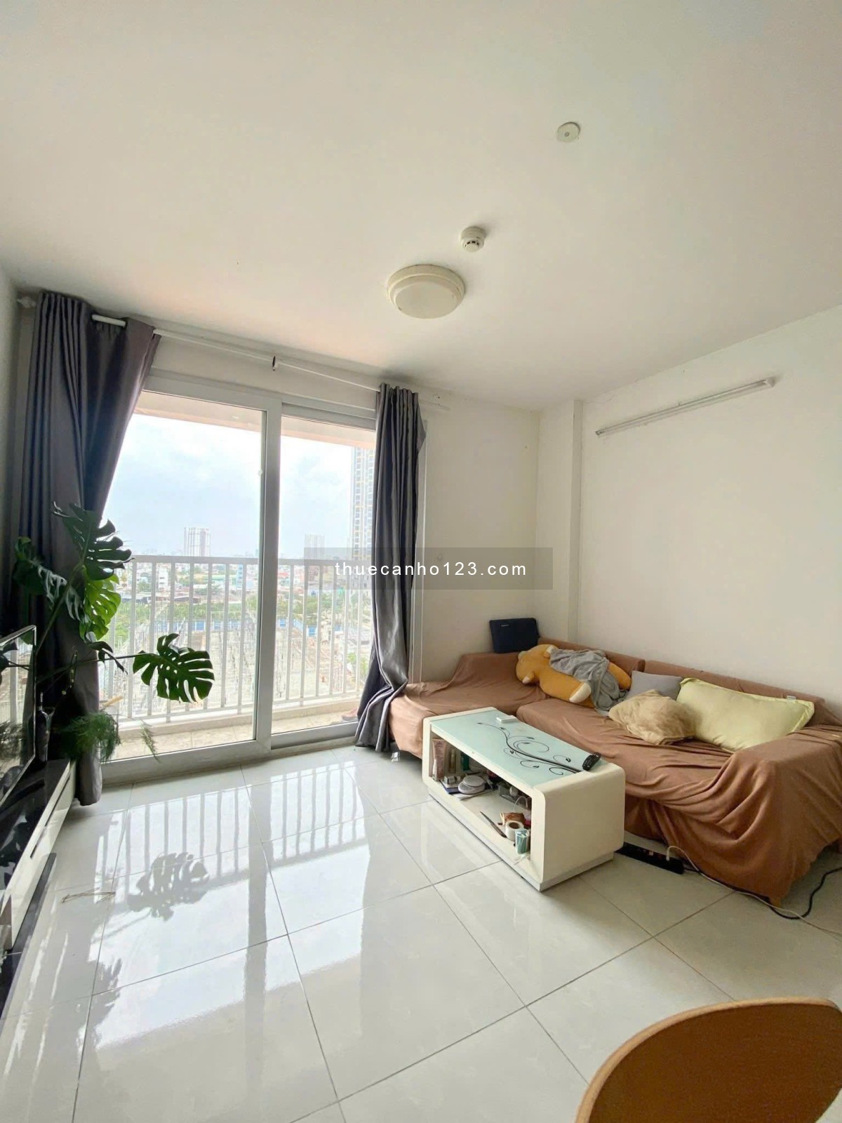 Giá 12tr/th, C/h Harmona, Trương Công Định, TB: 81m2, 2p ngủ, 2wc, Nội thất.