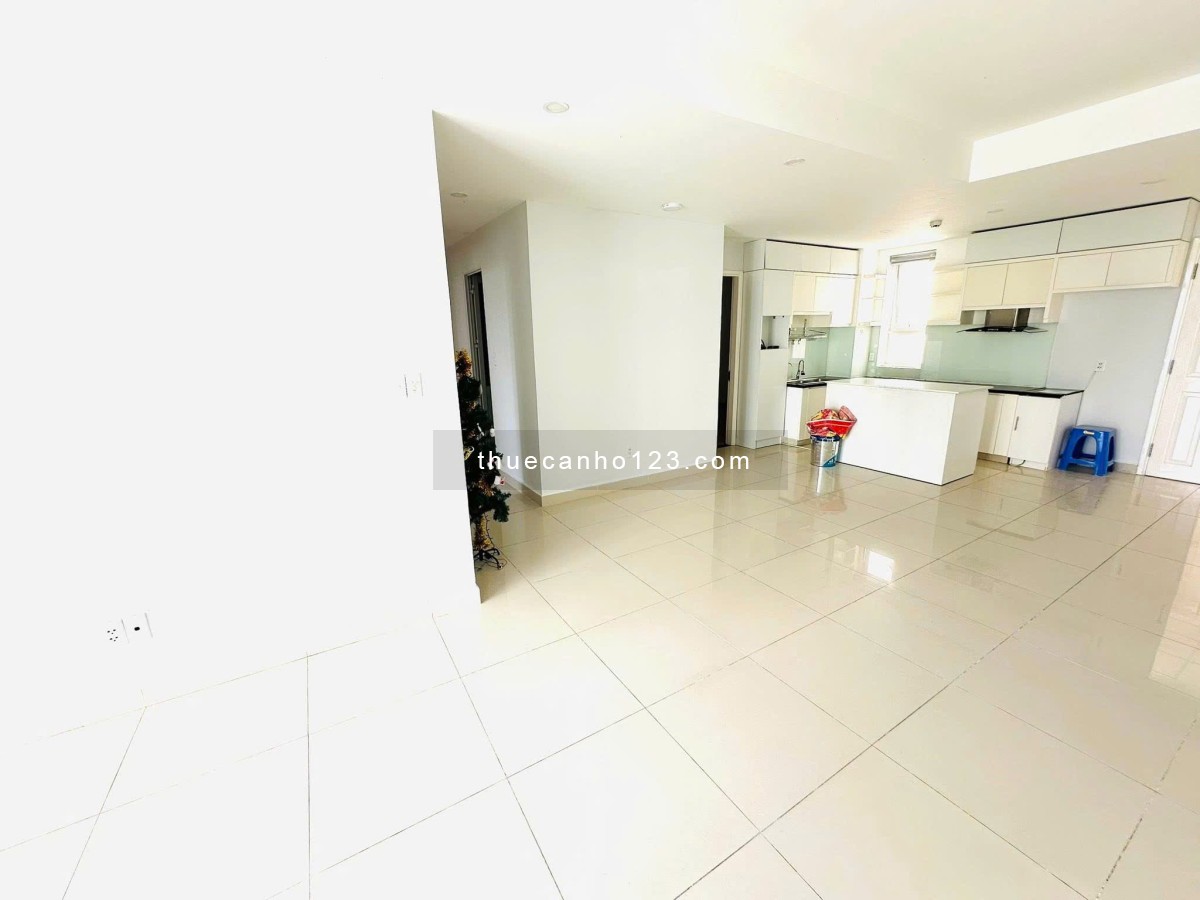 Giá 12tr/th, The Useful (The Era) Lạc Long Quân, TB, 107m2, 3PN, 2WC.