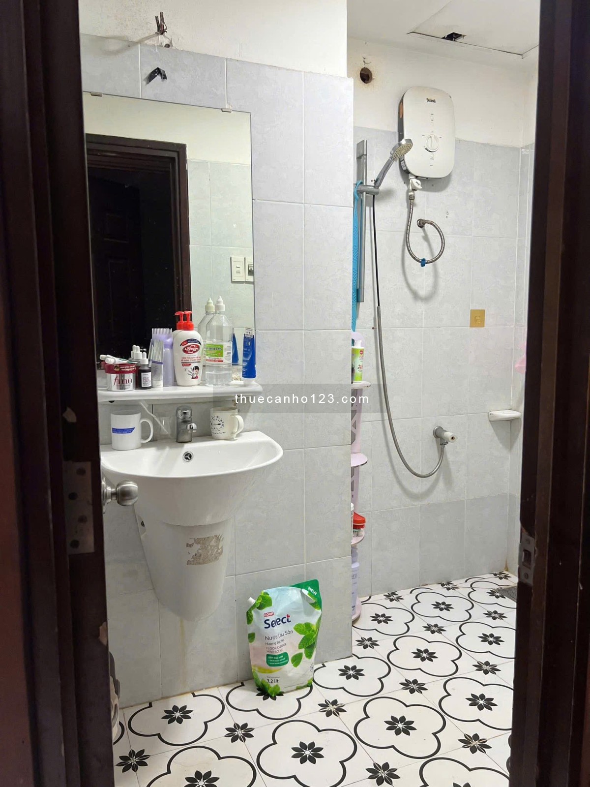 Căn hộ Studio Carillon 3, Hoàng Hoa Thám,TB, 35m2, Phòng trống, 6tr/th.