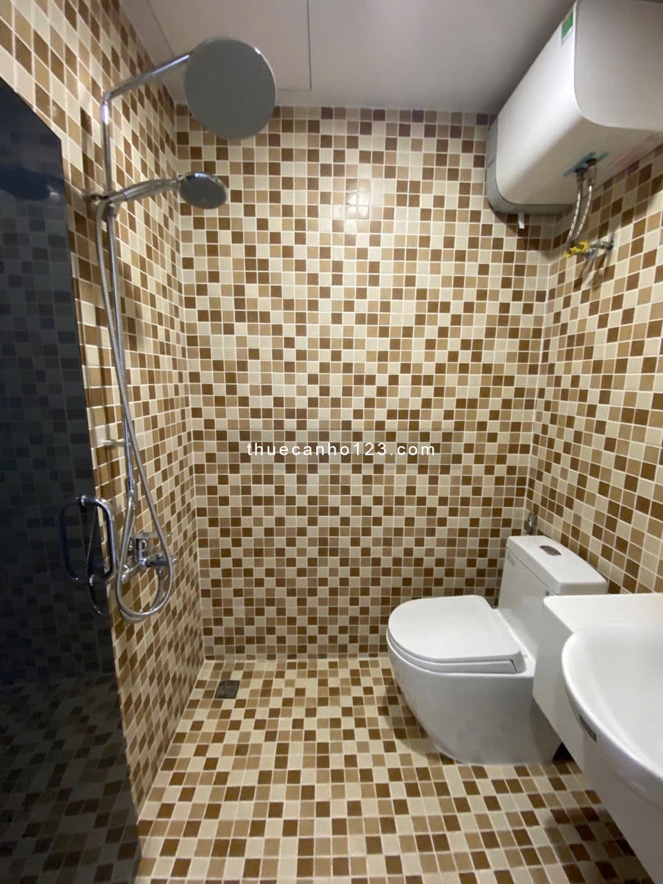 Cho thuê căn hộ Studio ban công lớn Tân Bình gần Ga T3, K300, Etown