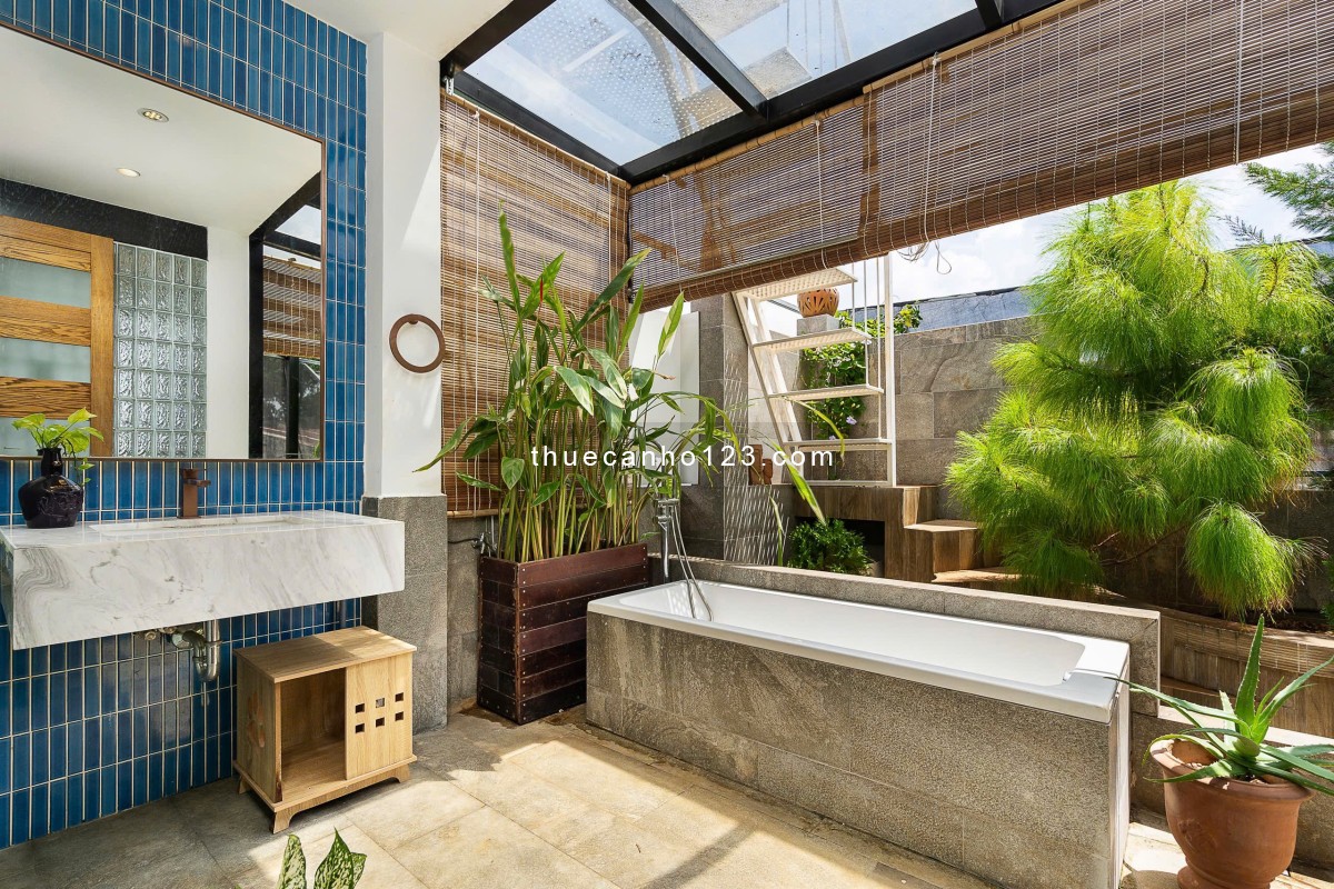 PENTHOUSE 2 PHÒNG NGỦ – SÂN VƯỜN RIÊNG – TRUNG TÂM QUẬN 1