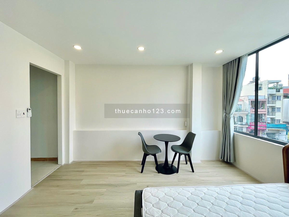 Căn hộ mới 100% ngay Hoàng Văn Thụ, Full nội thất, Cửa sổ thoáng