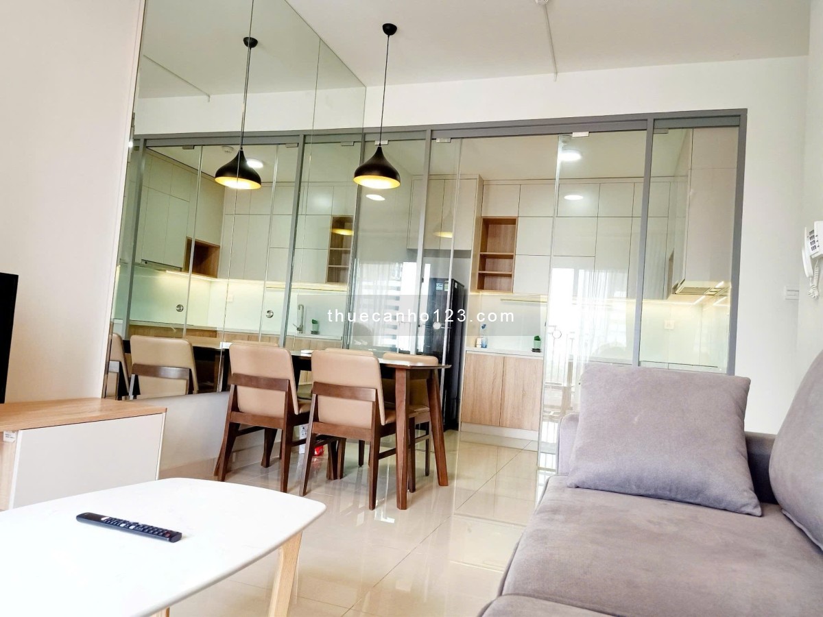 Căn 2 Phòng ngủ view sông cực đẹp, hướng nắng sáng mát mẻ. NT đầy đủ, Giá 18triệu. The Sun Avenue