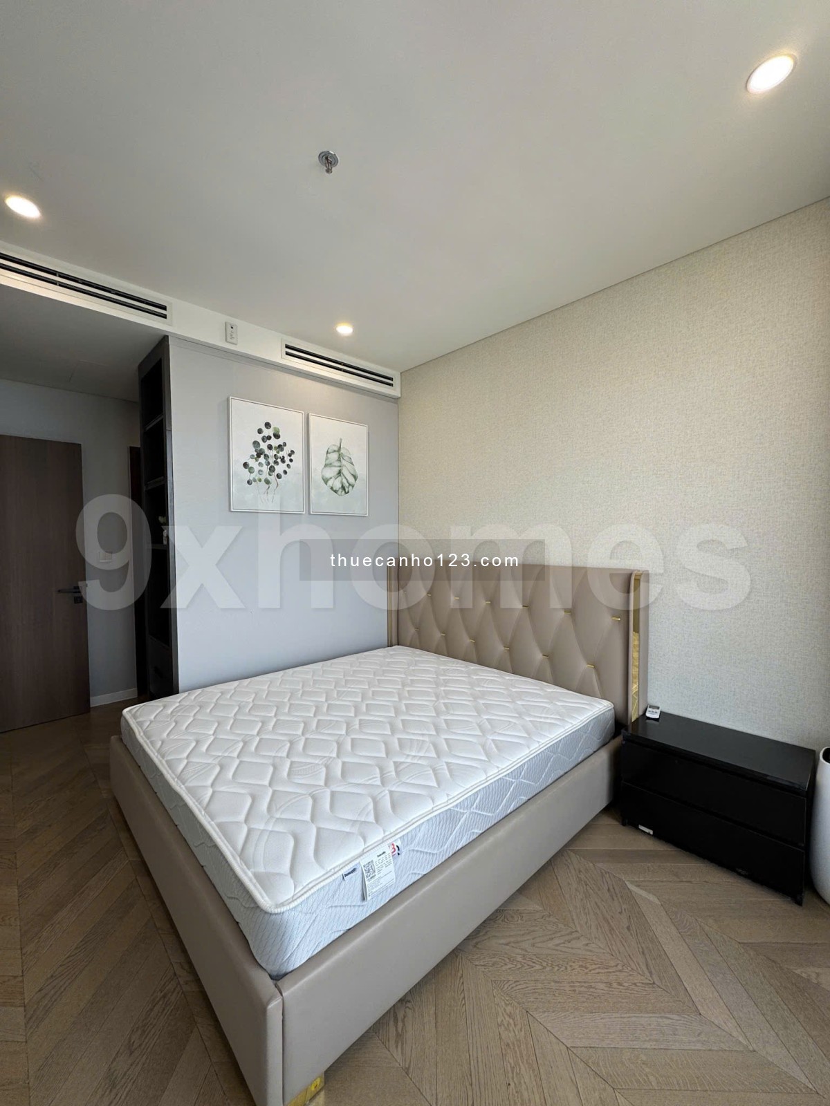 Cho thuê 2 phòng ngủ view sông chạm mắt, Nội thất đầy đủ hiện đại, giá 38triệu tại Lumiere Riverside