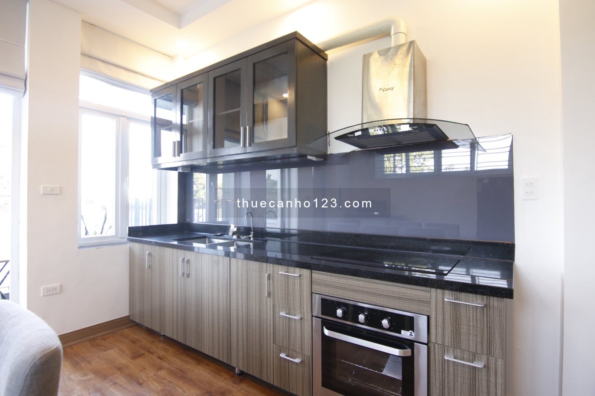 Cho thuê căn hộ 1 phòng ngủ + 1 khách cực đẹp ở Tây Hồ