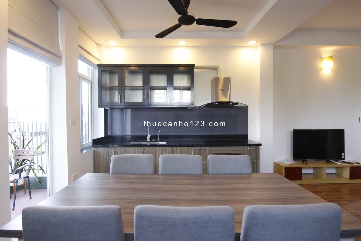 Cho thuê căn hộ 1 phòng ngủ + 1 khách cực đẹp ở Tây Hồ