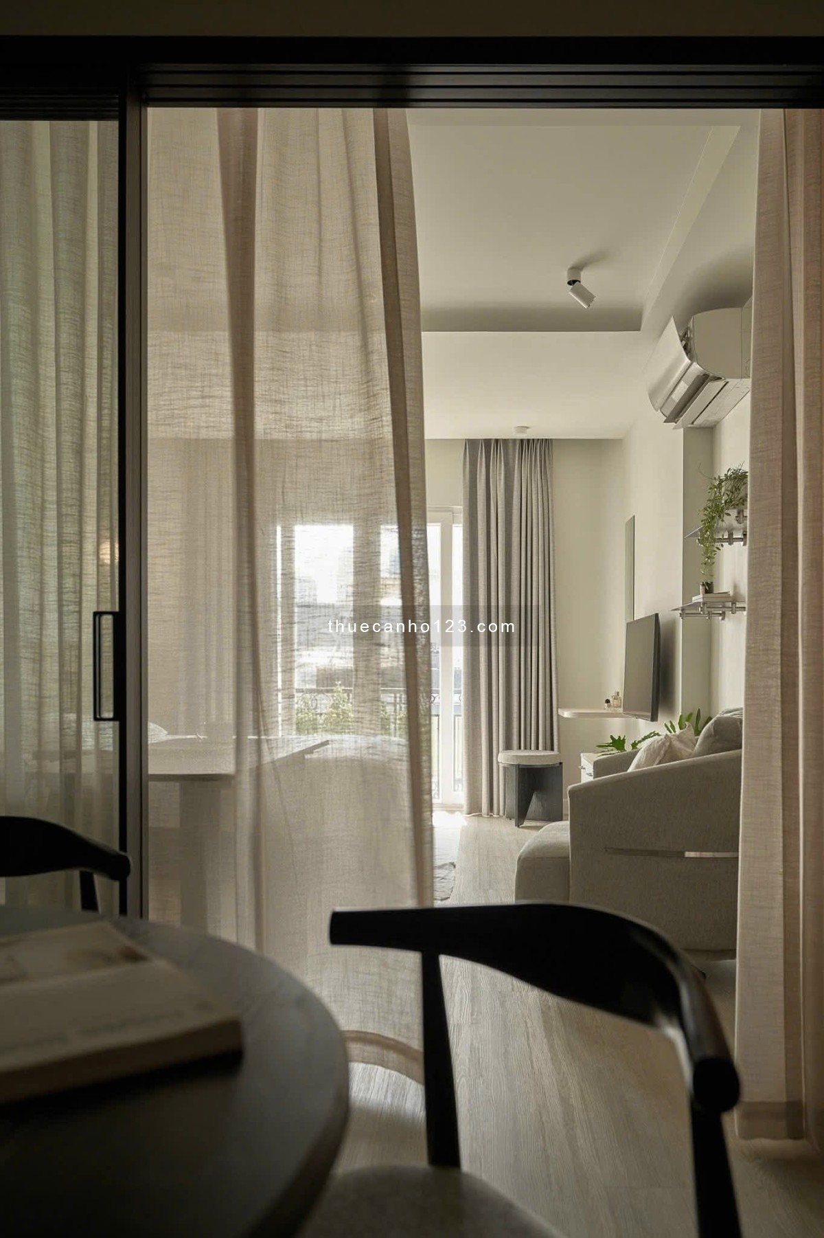 Cho thuê CHDV full nội thất có ban công nằm ở đường Cù Lao Q. Phú Nhuận