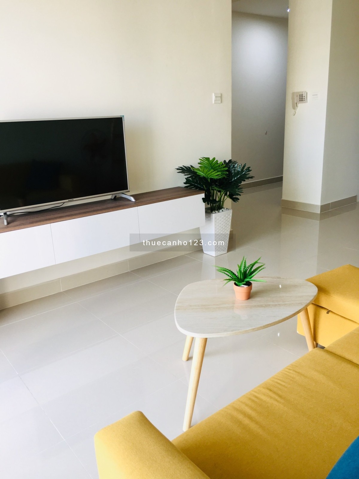 Trống sẵn 2 phòng ngủ view sông cực đẹp. nội thất đầy đủ, giá 18 triệu. tại The Sun Avenue