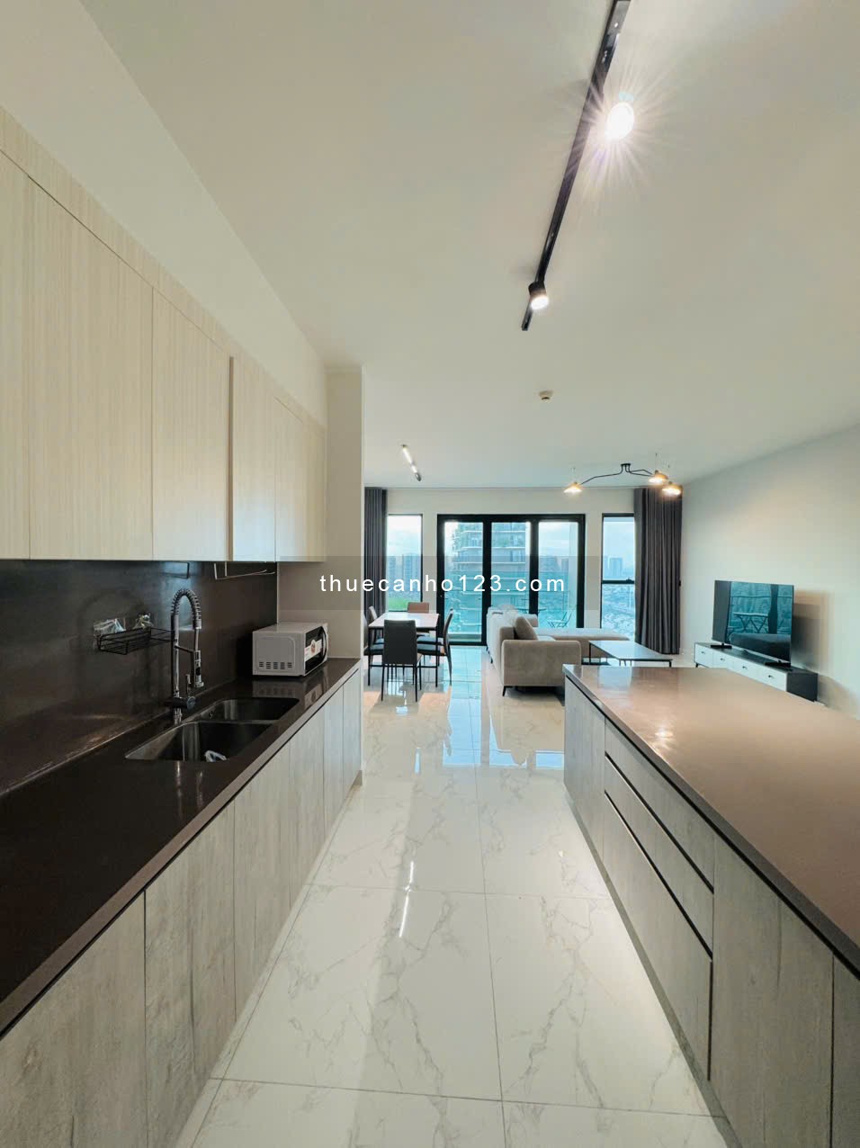 Cực hiếm, 4 phòng ngủ 181m2, nhà đẹp và rộng rãi, Nội thất Hiện đại. Giá 70 triệu,Tại Feliz En Vista