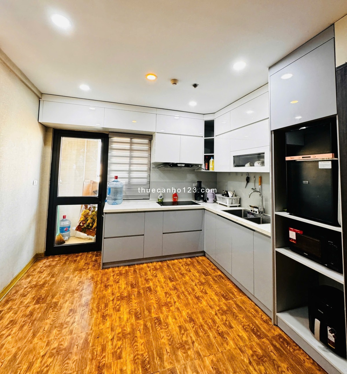 Cho thuê căn hộ 3 ngủ full đồ tại CC D2 Giảng Võ – Ba Đình