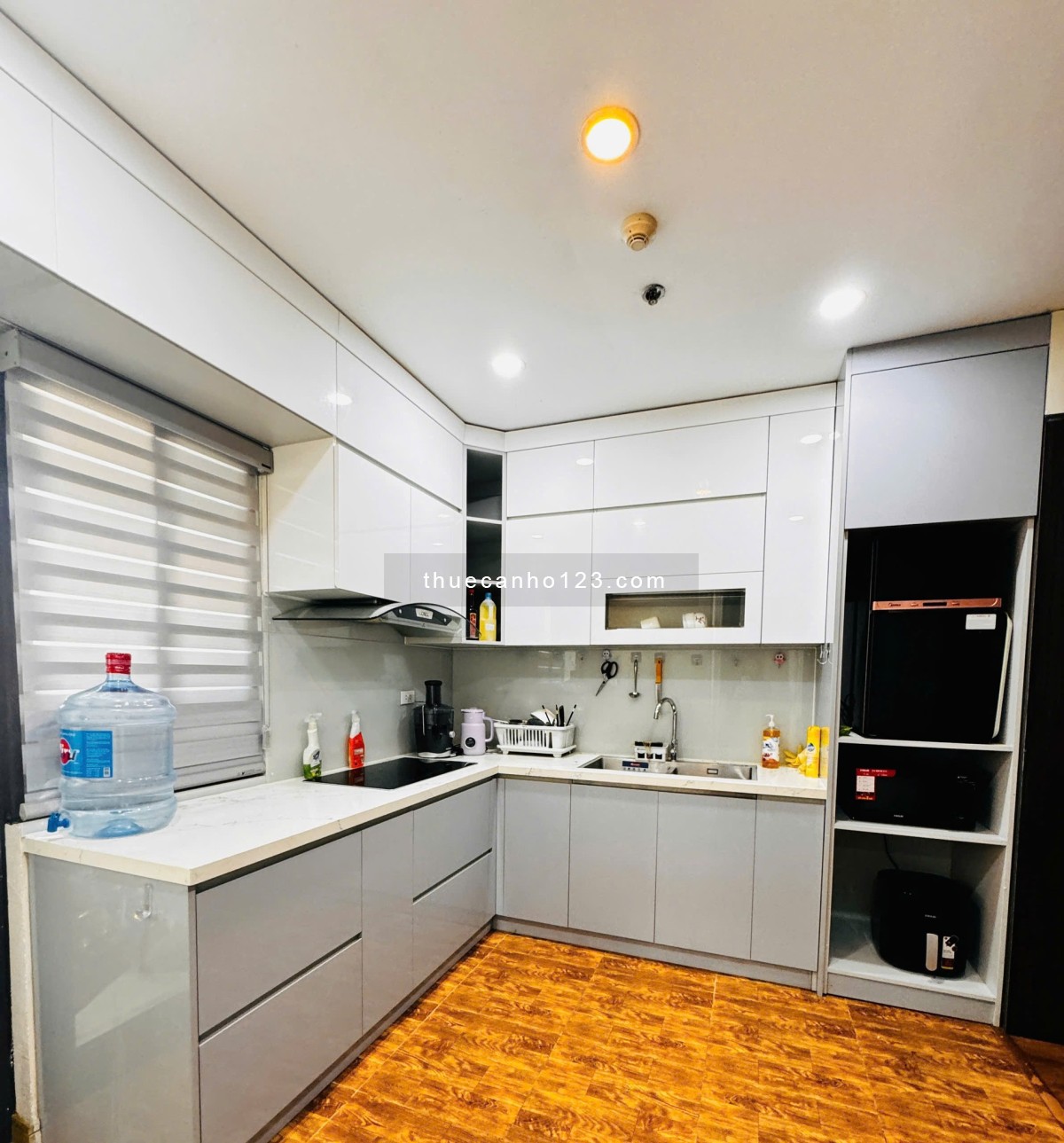 Cho thuê căn hộ 3 ngủ full đồ tại CC D2 Giảng Võ – Ba Đình