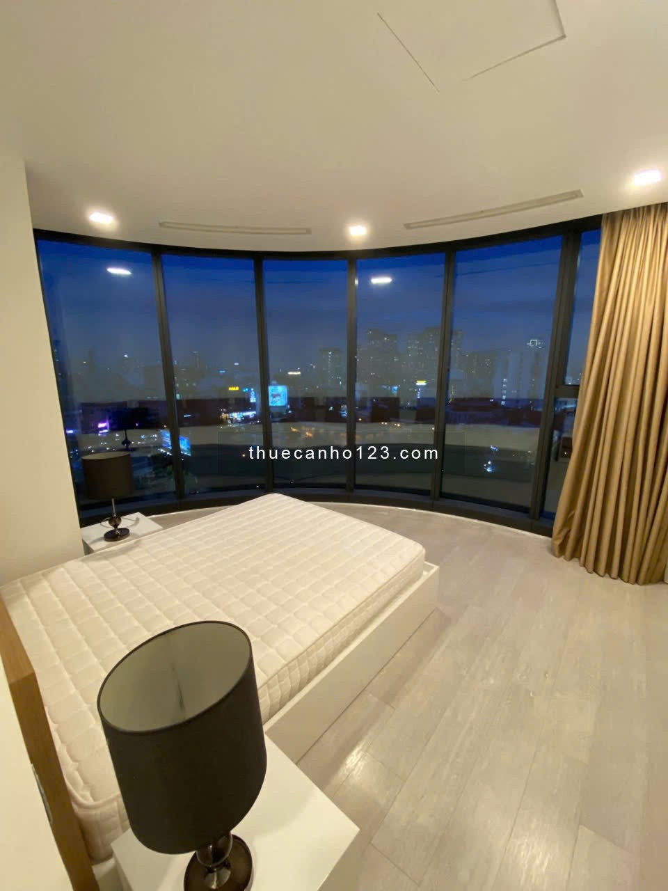 Vinhomes Ba Son - 2PN Vòng Cung view Landmark 81