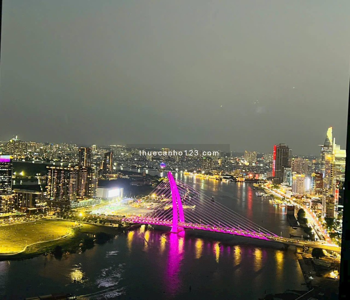 Vinhomes Golden River Ba Son cho thuê căn 2PN view sông thoáng mát