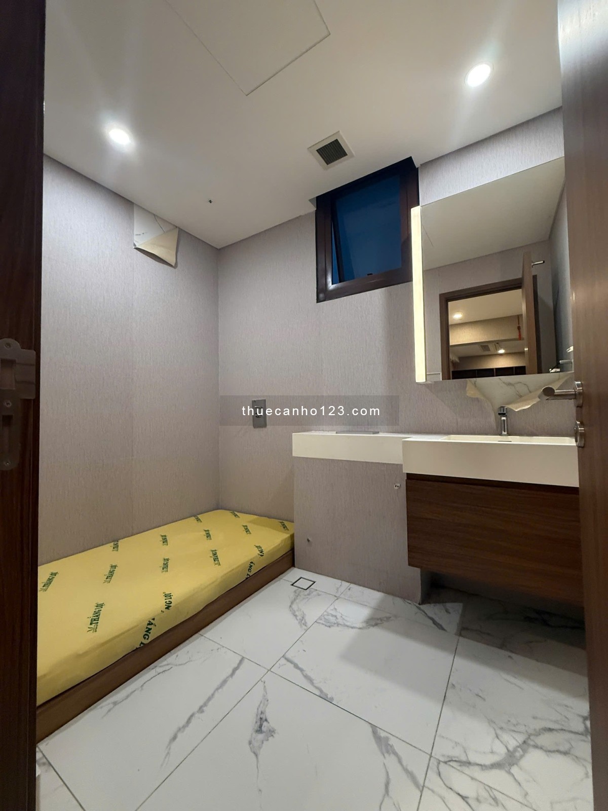 Cho thuê căn hộ Thue Galleria Metropole 4PN – 4WC, có sân vườn rộng, View cầu Ba Son