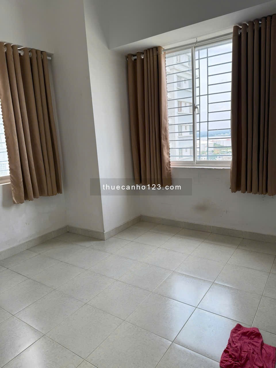 Cho thuê 3pn2wc 87m2 Phú Mỹ Thuận, giá thuê 5.5 triệu. LH: 090 6600 593 (THu)