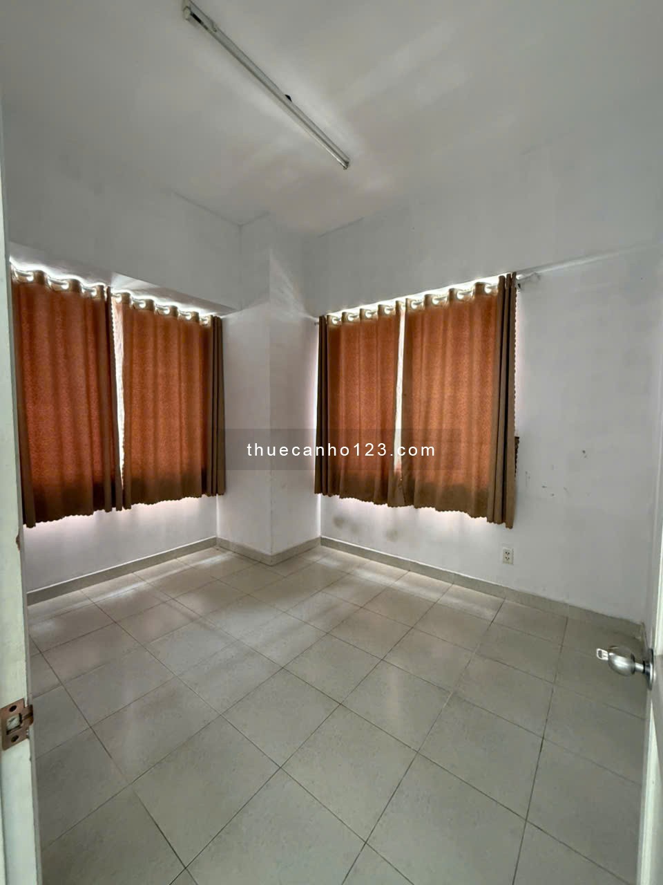 Cho thuê 3pn2wc 87m2 Phú Mỹ Thuận, giá thuê 5.5 triệu. LH: 090 6600 593 (THu)