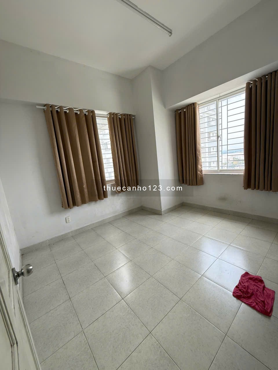 Cho thuê 3pn2wc 87m2 Phú Mỹ Thuận, giá thuê 5.5 triệu. LH: 090 6600 593 (THu)