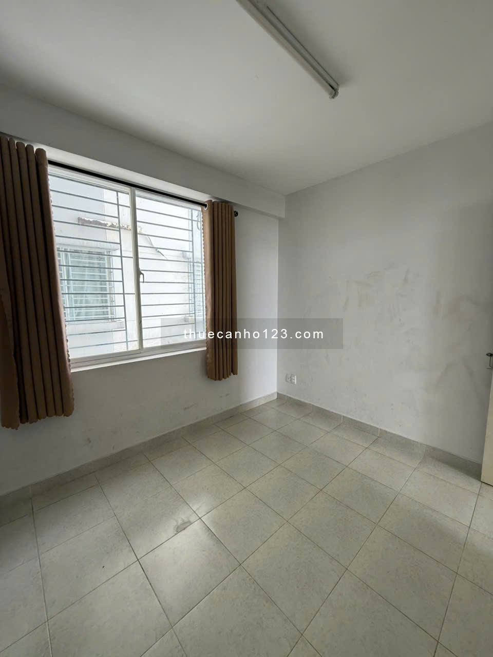 Cho thuê 3pn2wc 87m2 Phú Mỹ Thuận, giá thuê 5.5 triệu. LH: 090 6600 593 (THu)