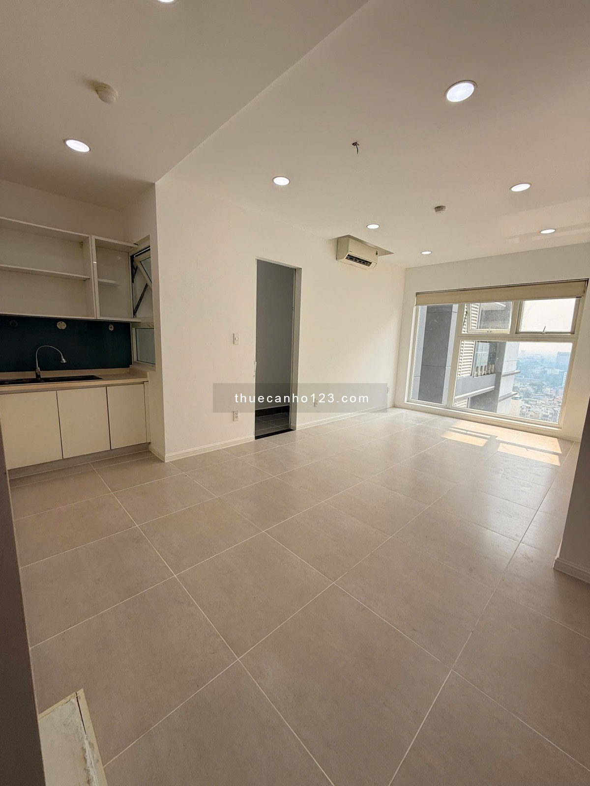 Cho thuê căn hộ Xi Grand Court Quận 10 - 70m² - 2PN, 2WC - Nội thất cơ bản - Giá chỉ 16 triệu/tháng