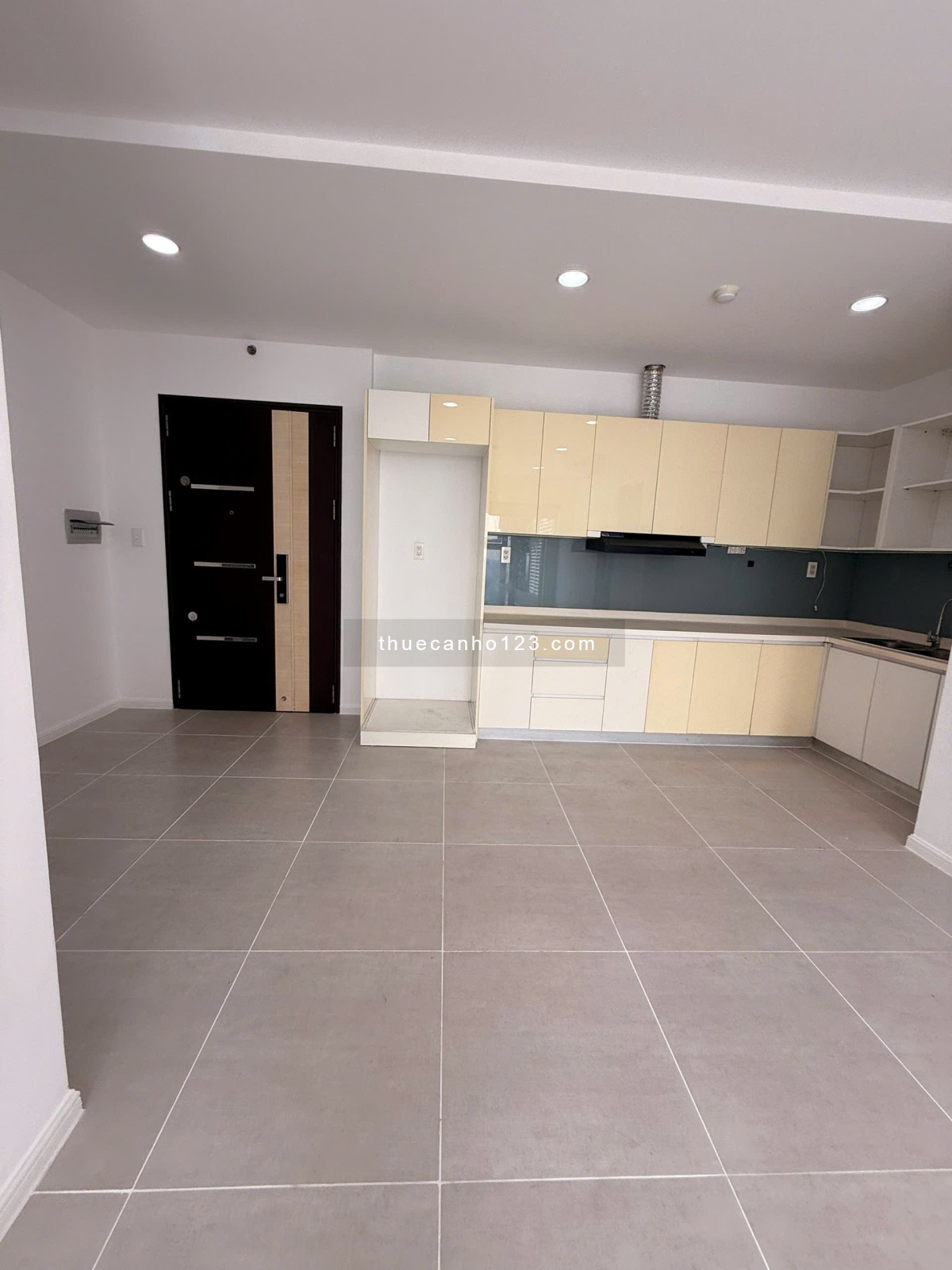 Cho thuê căn hộ Xi Grand Court Quận 10 - 70m² - 2PN, 2WC - Nội thất cơ bản - Giá chỉ 16 triệu/tháng