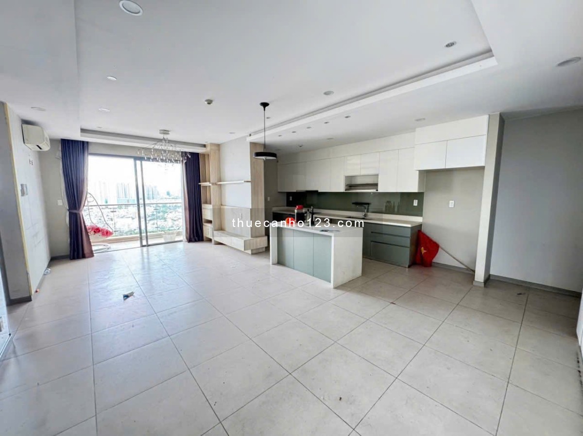 Giá 12tr/th, The Useful (The Era) Lạc Long Quân, TB, 95m2, 3PN, 2WC.